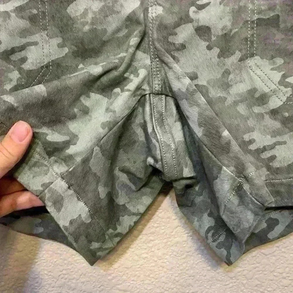 NWT Spanx stone wash camo short sz M/M comfy pull on high rise modest stretchy - Picture 4 of 8